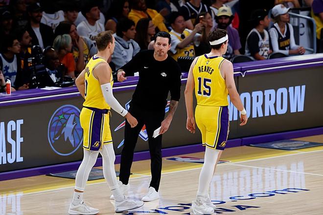 湖人险胜火箭 肯纳德低迷成关键败因