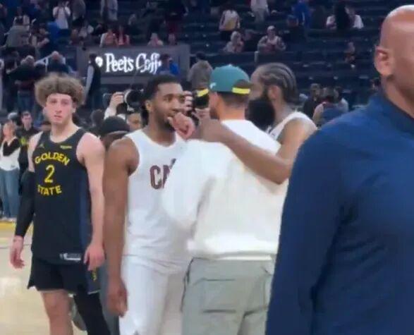 库里赛后与米切尔哈登畅聊细节 波杰姆斯基欲加