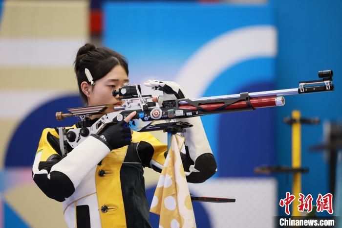 盛李豪黄雨婷巴黎奥运赛场巅峰对决，中国双星
