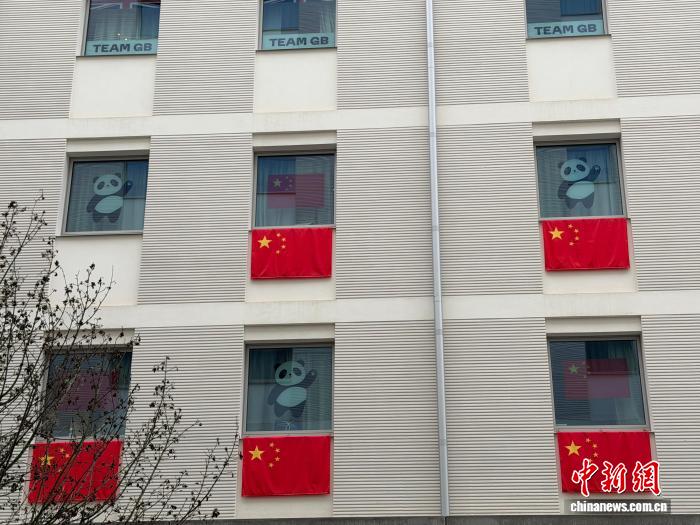 米兰冬奥村再度迎来大熊猫：以中国热情与善意