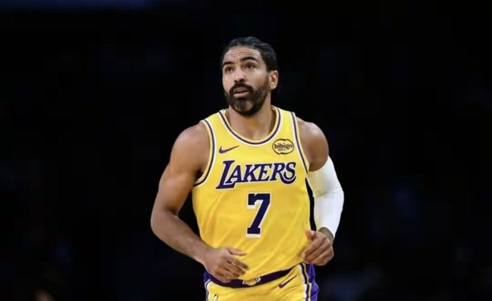 老鹰力克雄鹿豪取九连胜 CJ生涯三分命中数升至