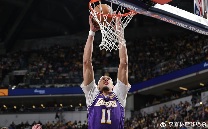 贾克森·海斯顶替艾顿撑起湖人内线，助球队力克