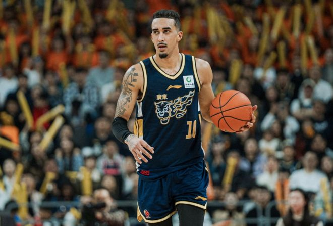 广东双外援联手轰69分横扫吉林 奎因29+7+7率队登