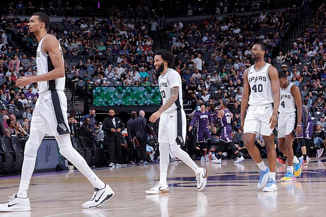 马刺力克国王豪取三连胜 尚帕尼高效17分助球队