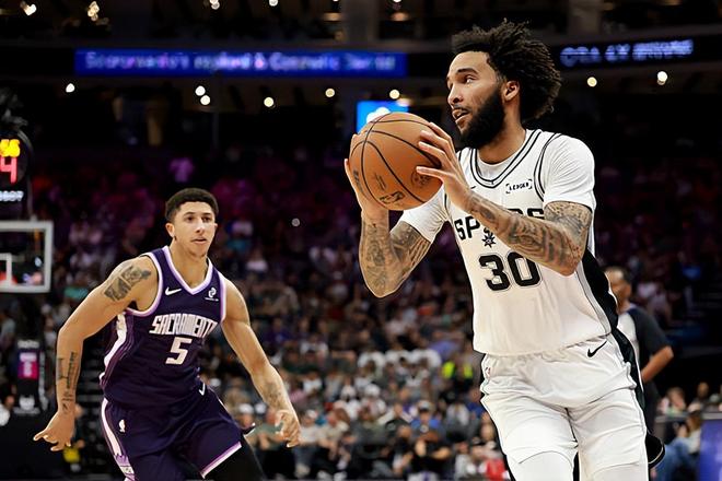 马刺力克国王豪取三连胜 尚帕尼高效17分助球队