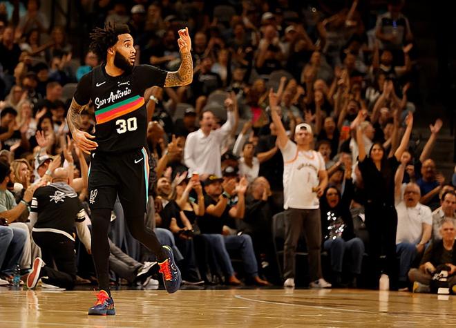 马刺力克国王豪取三连胜 尚帕尼高效17分助球队